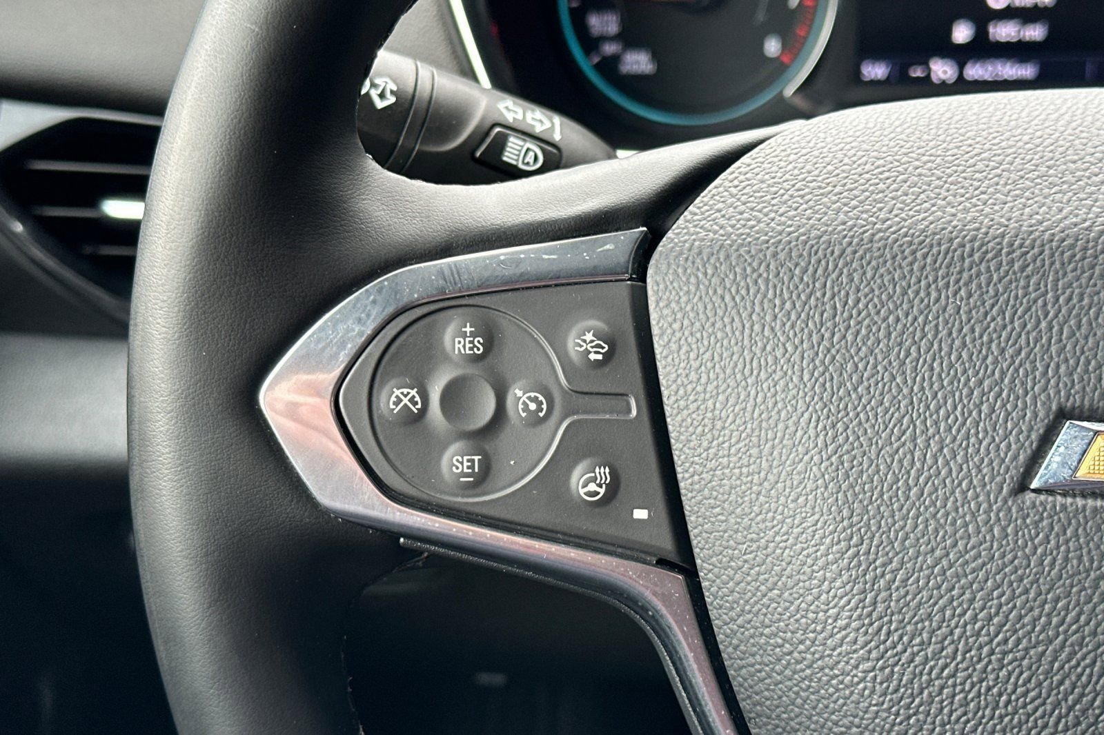 Used 2023 Chevrolet Traverse LT FWD image 28