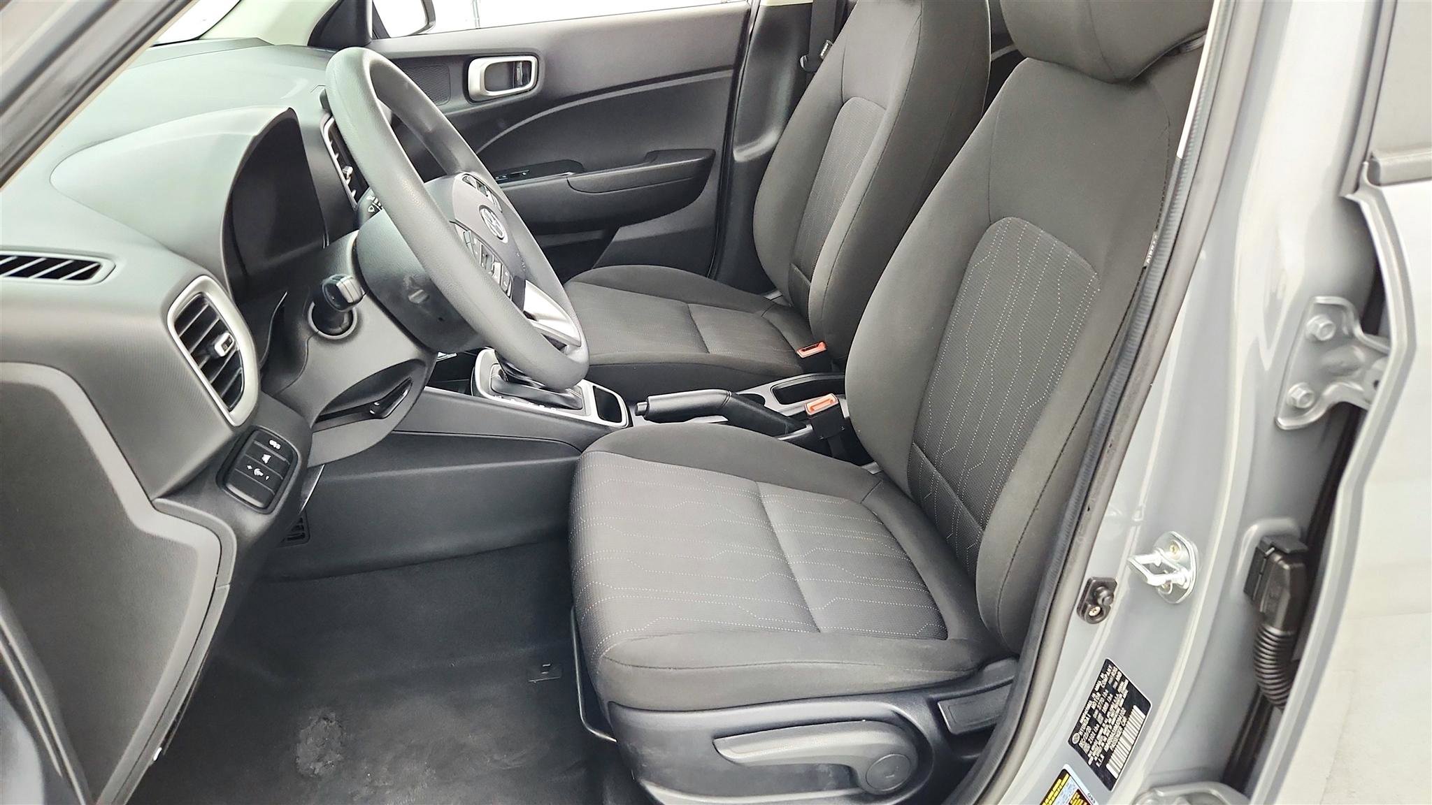 Used 2021 Hyundai Venue SE FWD image 26