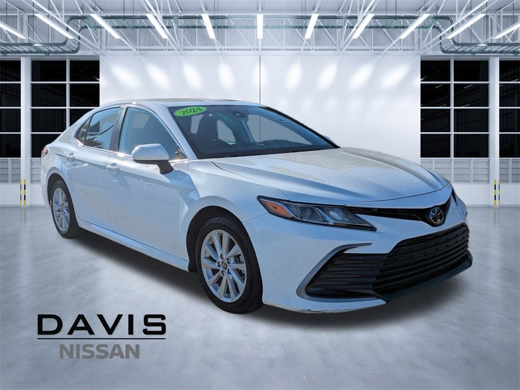 Used 2024 Toyota Camry LE image 1