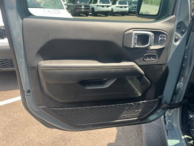 Used 2025 Jeep Wrangler Unlimited Sahara AWD/4WD image 4