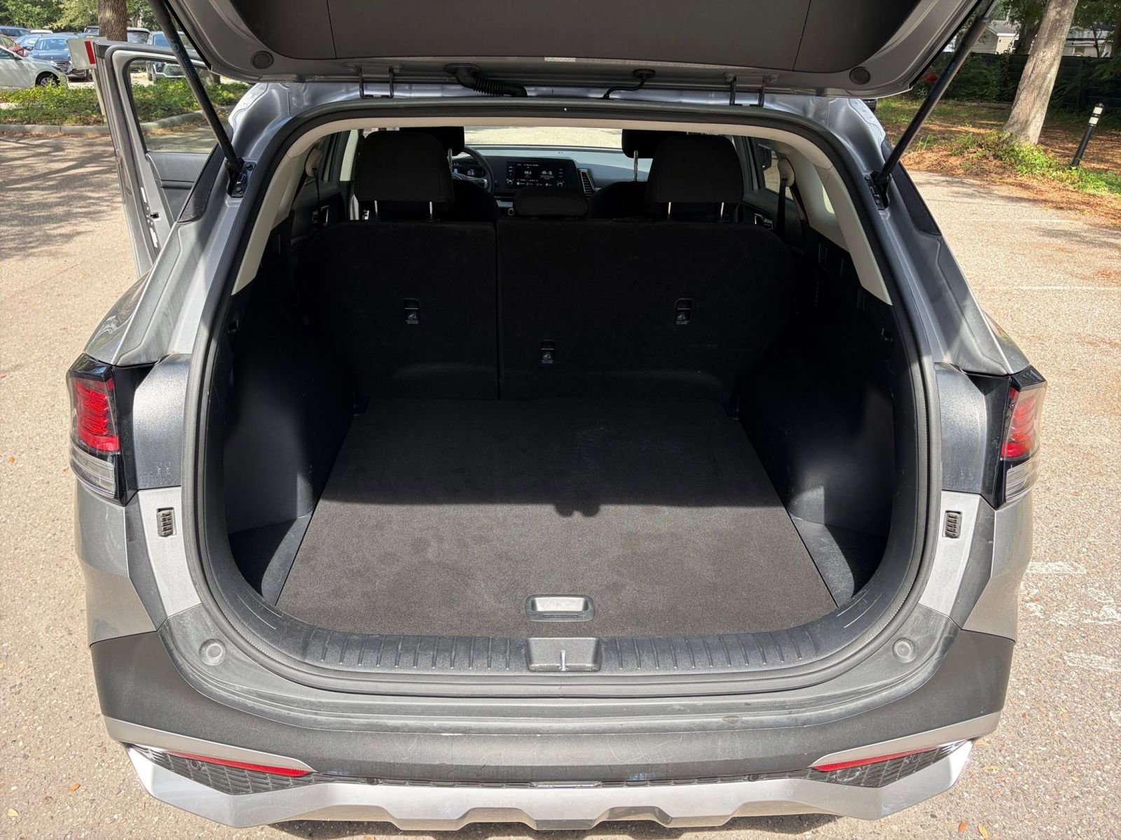 Used 2025 Kia Sportage LX FWD image 29