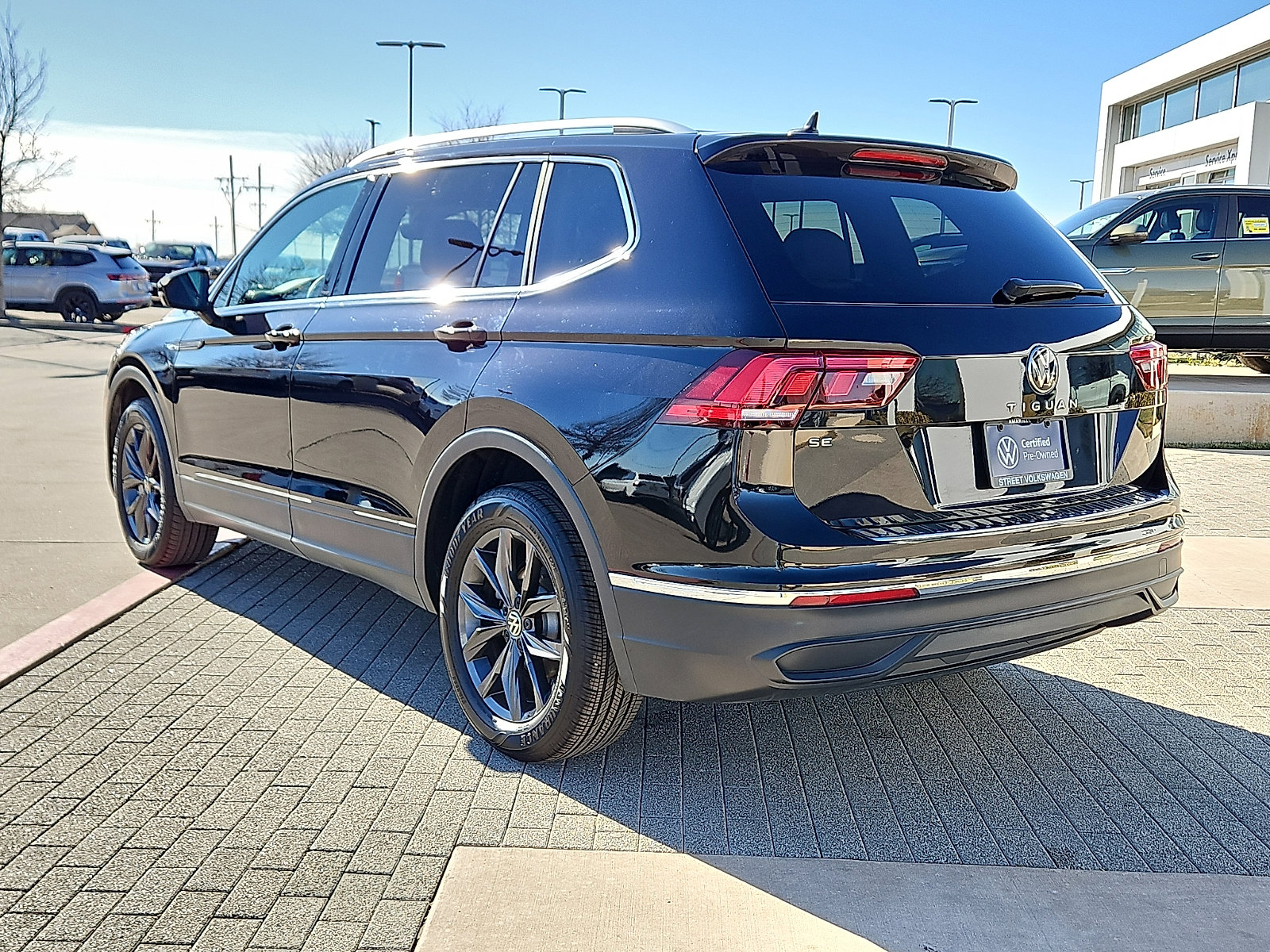 Certified 2023 Volkswagen Tiguan SE image 2