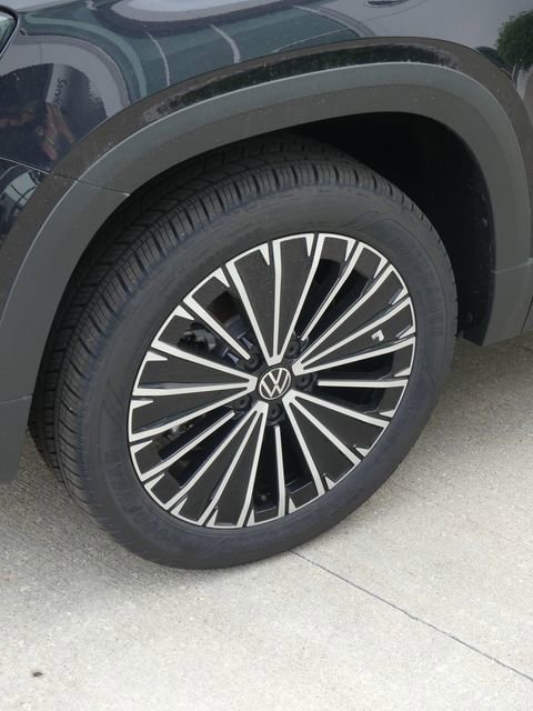 New 2026 Volkswagen Taos SE FWD image 9