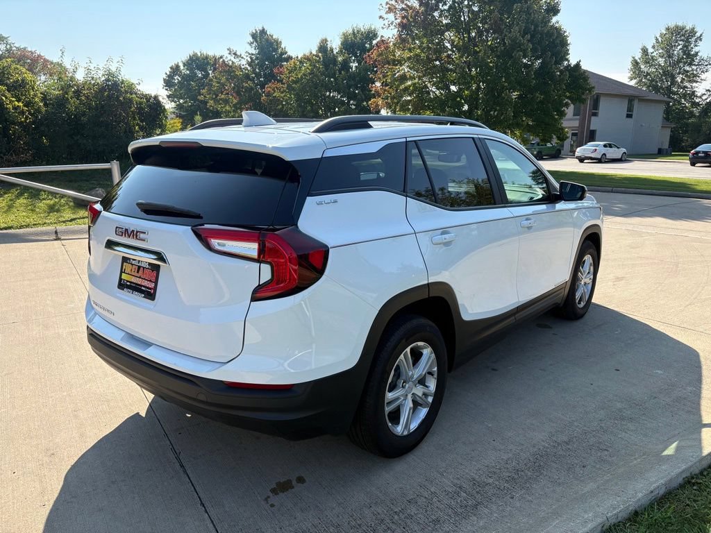Used 2023 GMC Terrain SLE w/ Driver Convenience Package FWD image 9