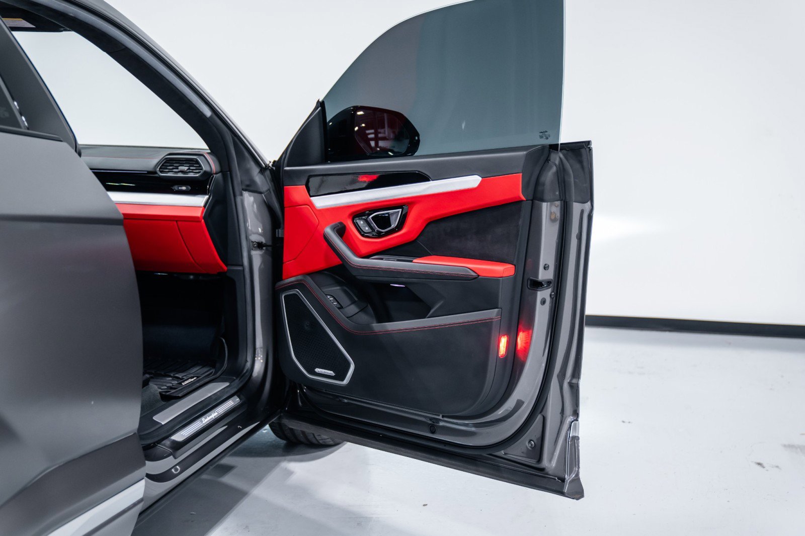 Used 2021 Lamborghini Urus image 26