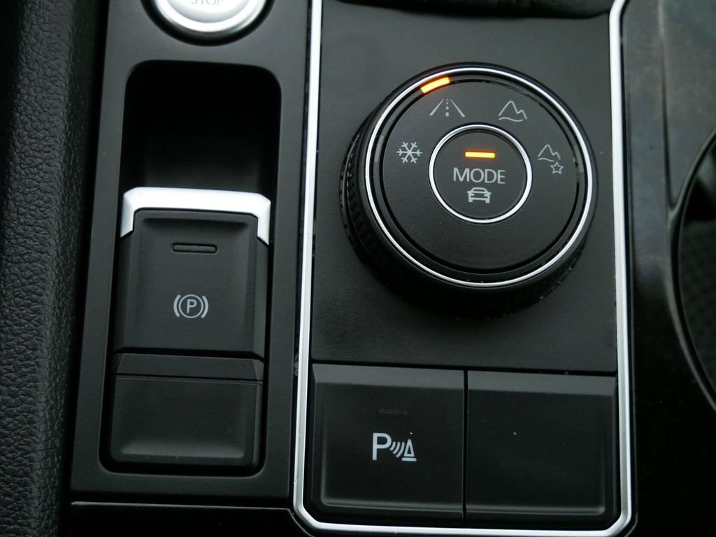Used 2019 Volkswagen Atlas SEL R-Line AWD/4WD image 32