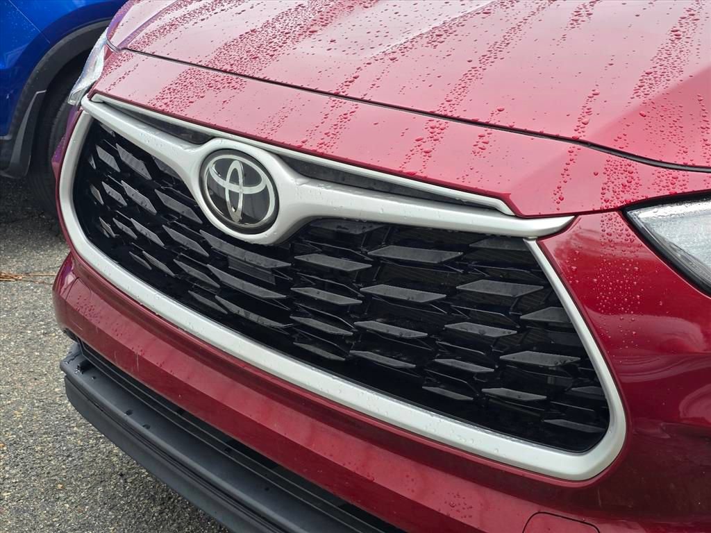 Used 2021 Toyota Highlander XLE FWD image 15