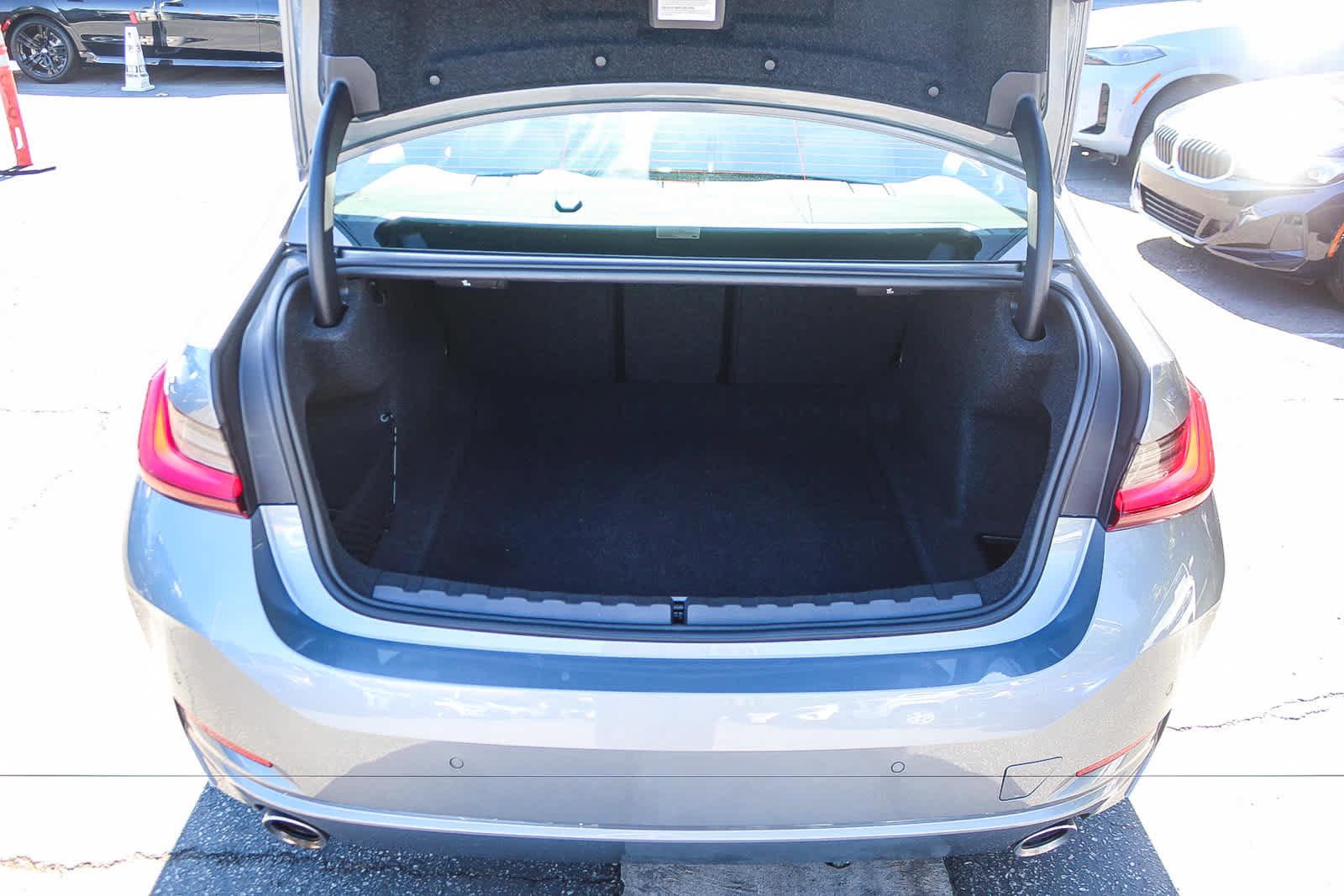 Used 2024 BMW 330i Sedan w/ Convenience Package RWD image 35