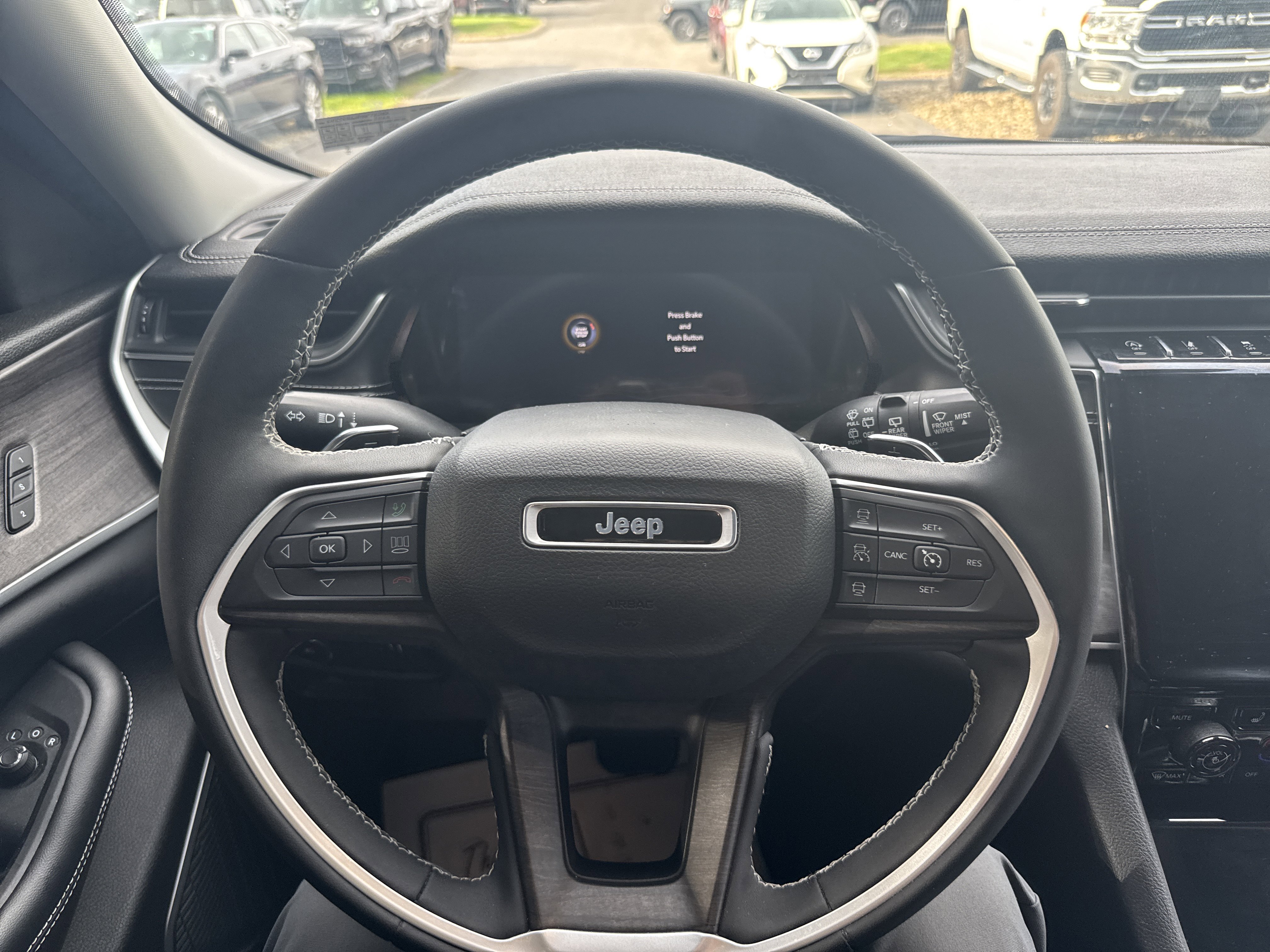 Used 2023 Jeep Grand Cherokee L Limited w/ Luxury Tech Group II image 18