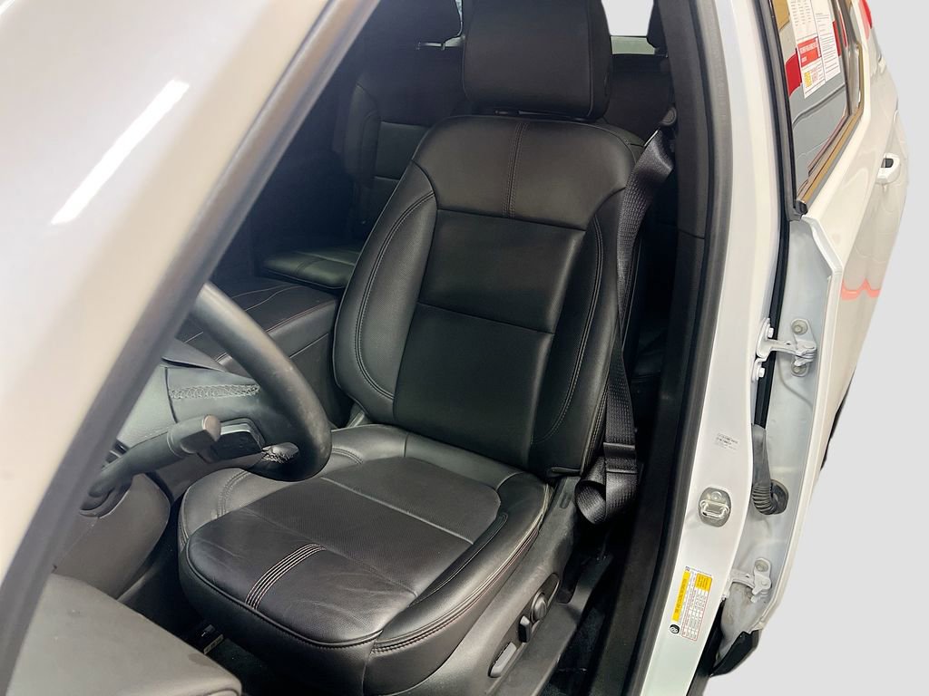 Used 2023 Chevrolet Traverse RS image 20