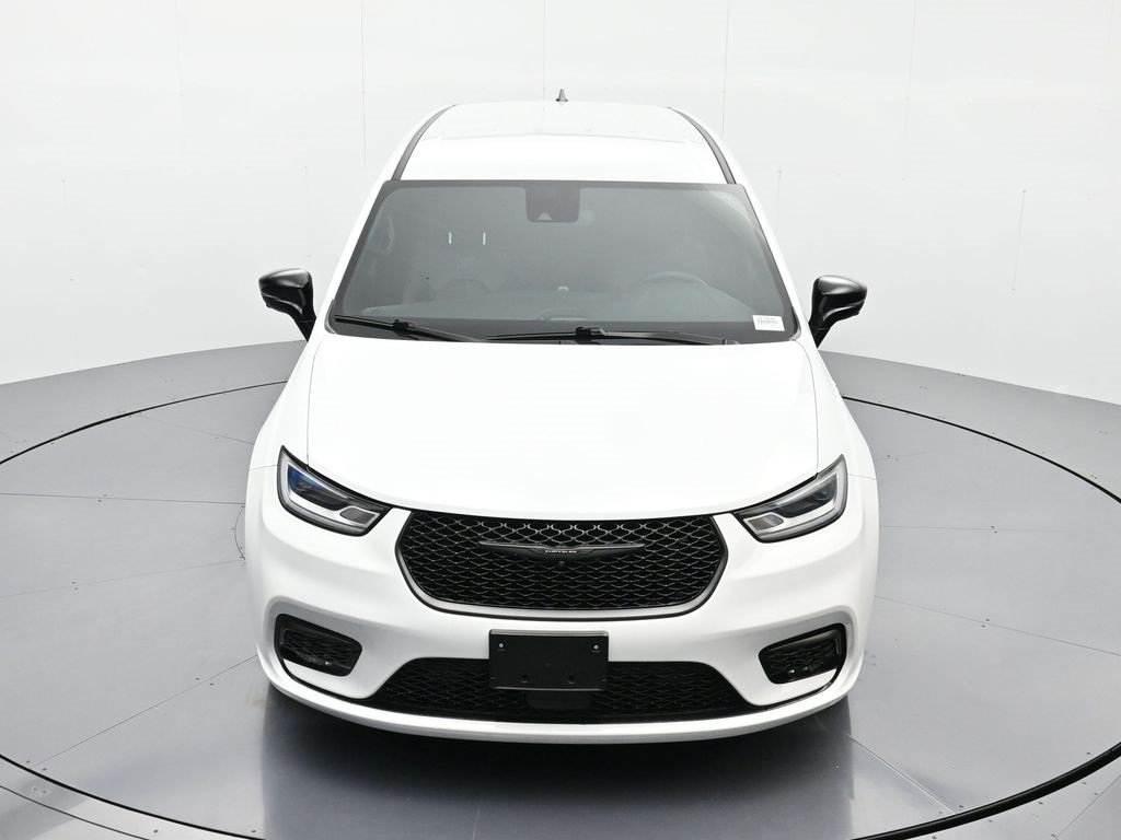 Used 2024 Chrysler Pacifica Select image 31