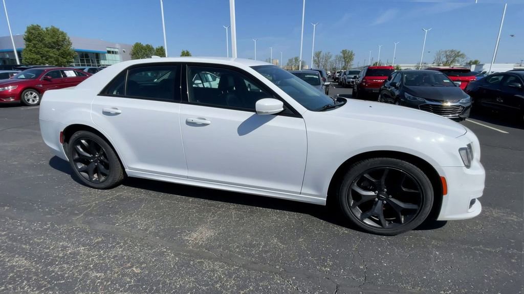 Used 2022 Chrysler 300 Touring L w/ Comfort Group RWD image 3