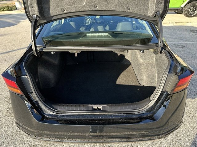 Used 2024 Nissan Altima 2.5 SV image 10