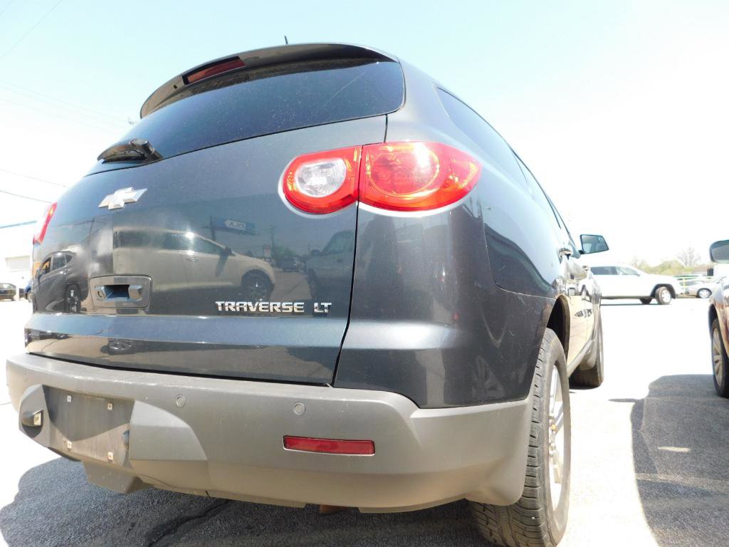 Used 2010 Chevrolet Traverse LT w/ Personal Connectivity Package FWD image 4