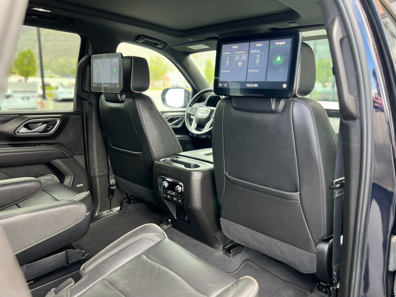 Used 2021 GMC Yukon SLT w/ Rear Media and Nav Package AWD/4WD image 29