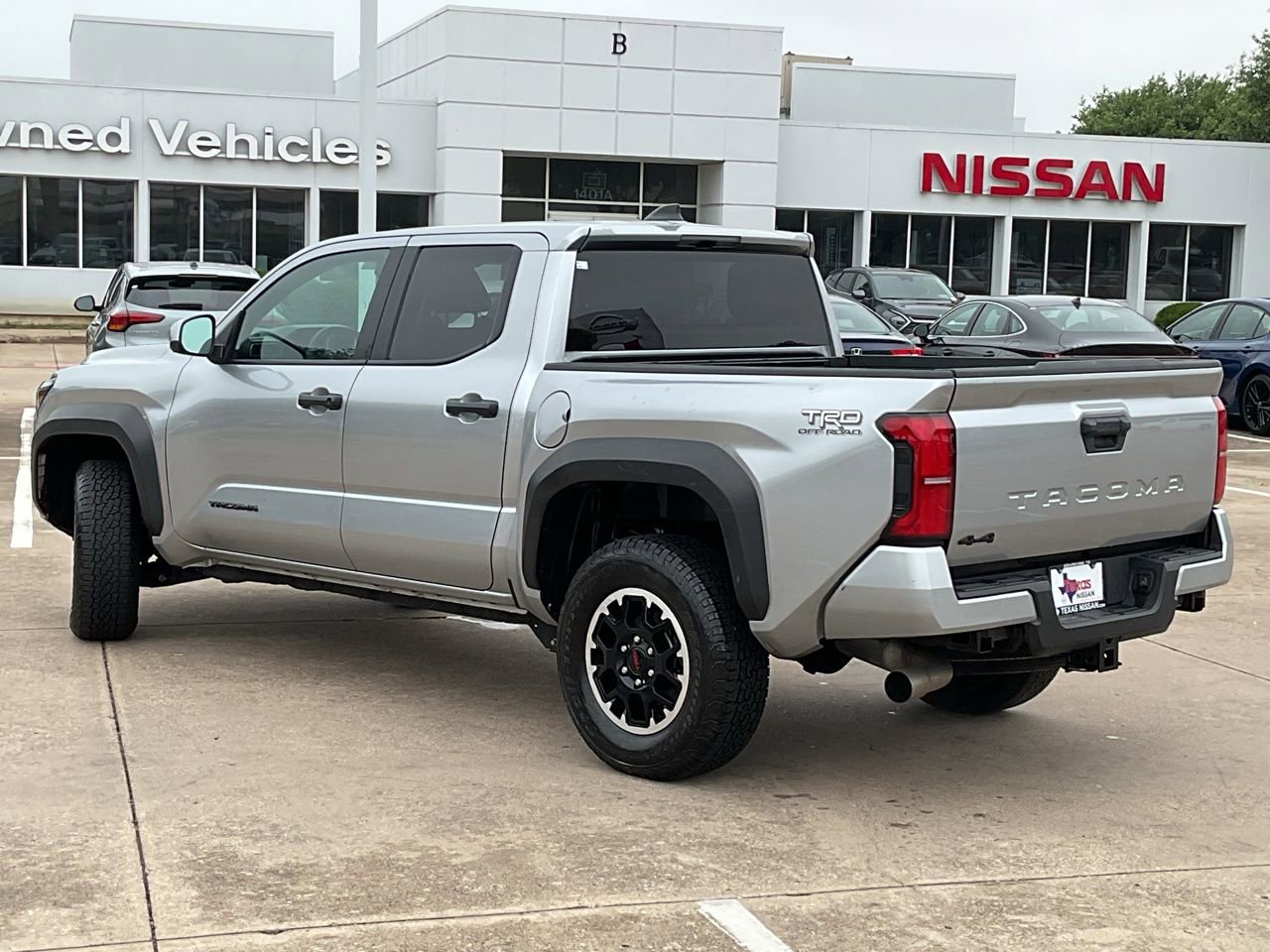 Used 2025 Toyota Tacoma TRD Off-Road AWD/4WD image 10