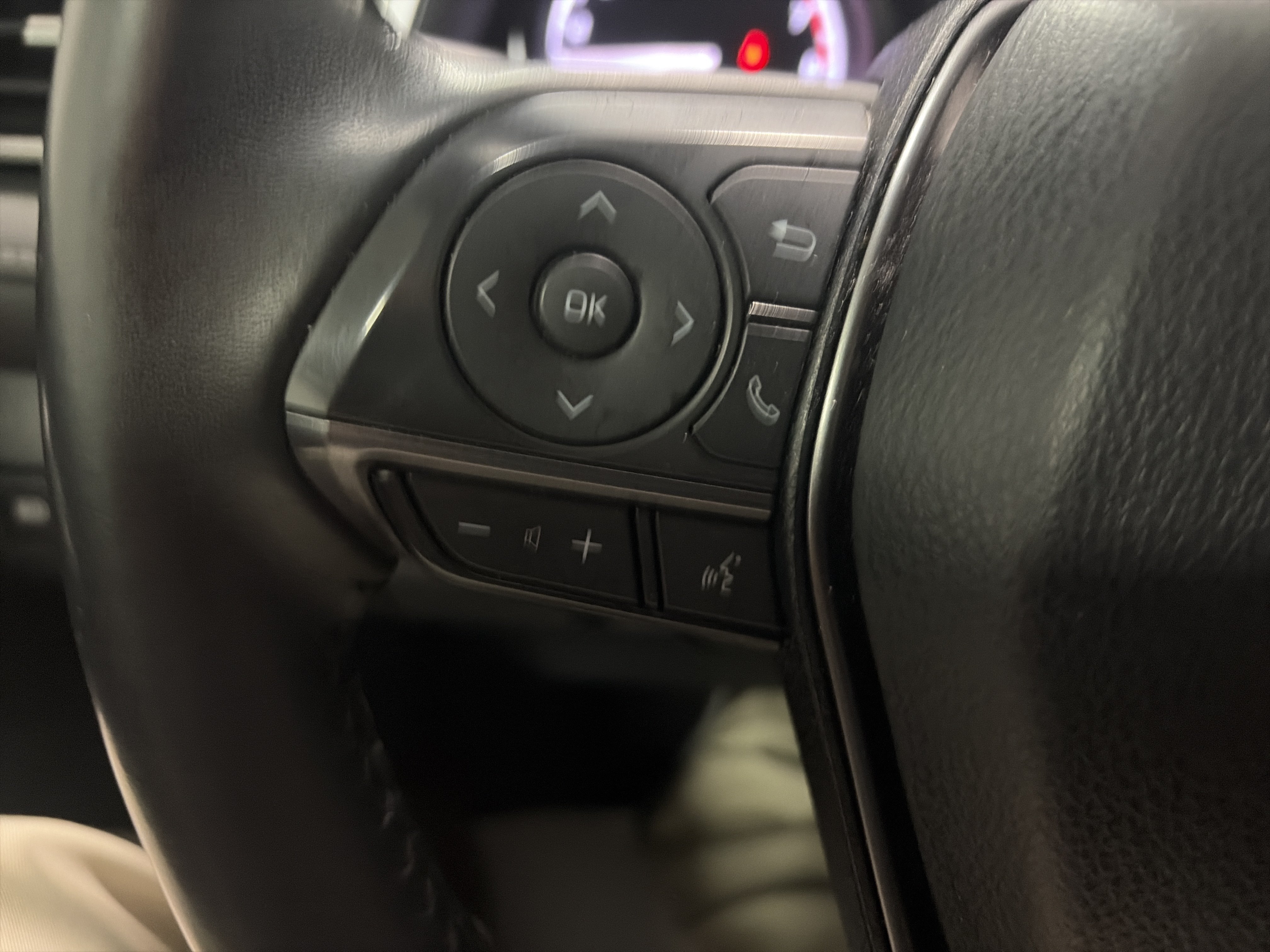 Used 2024 Toyota Camry SE w/ Convenience Package FWD image 14