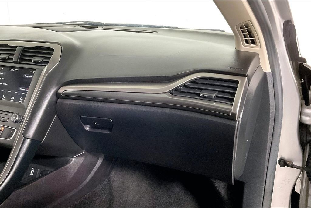 Used 2017 Ford Fusion SE w/ Equipment Group 201A image 14