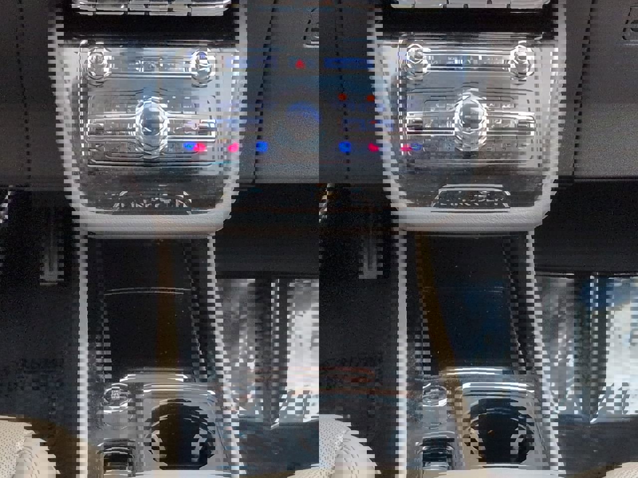 Used 2020 Lincoln Corsair AWD image 16