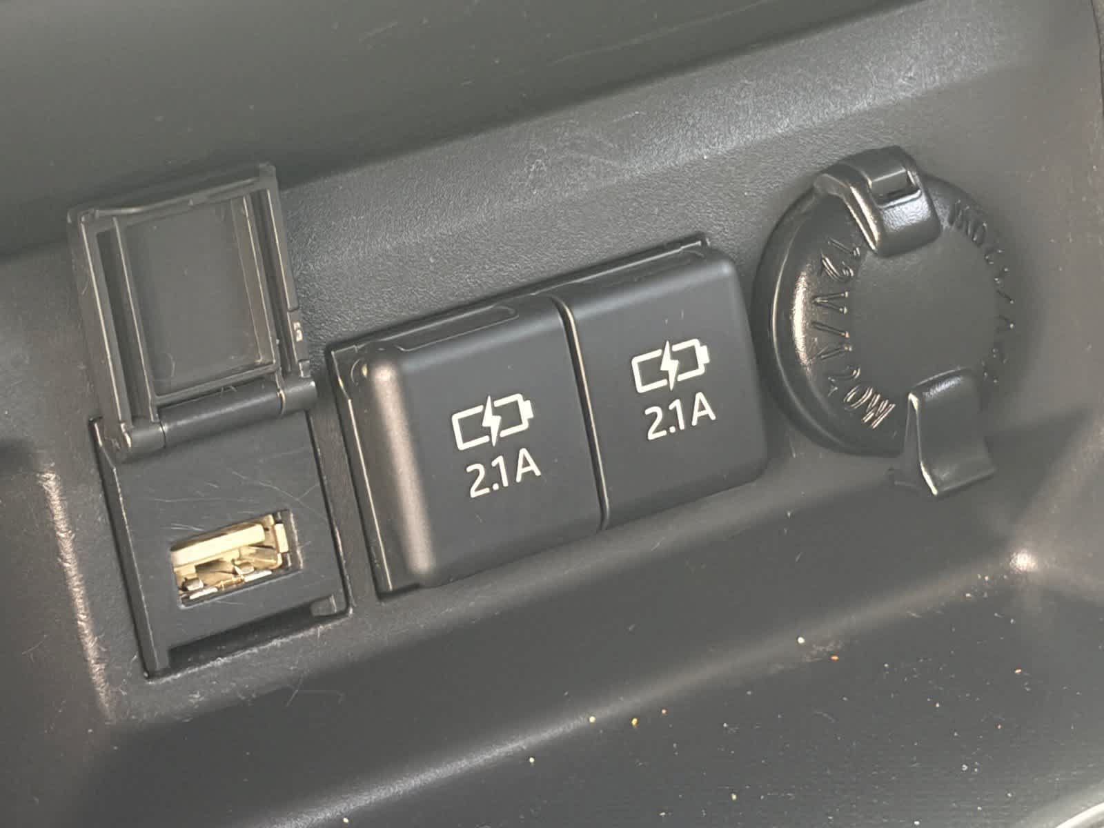 Used 2021 Toyota Highlander XLE FWD image 30