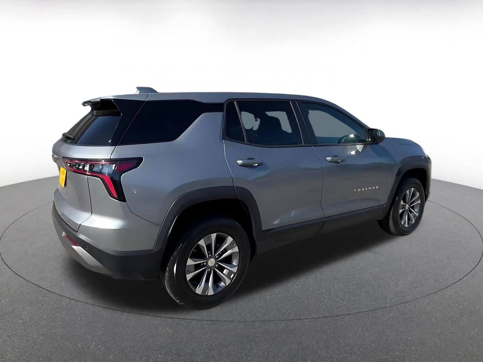 Used 2025 Chevrolet Equinox LT FWD image 13