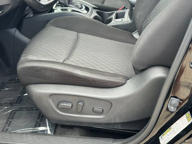 Used 2020 Nissan Rogue SV FWD image 14