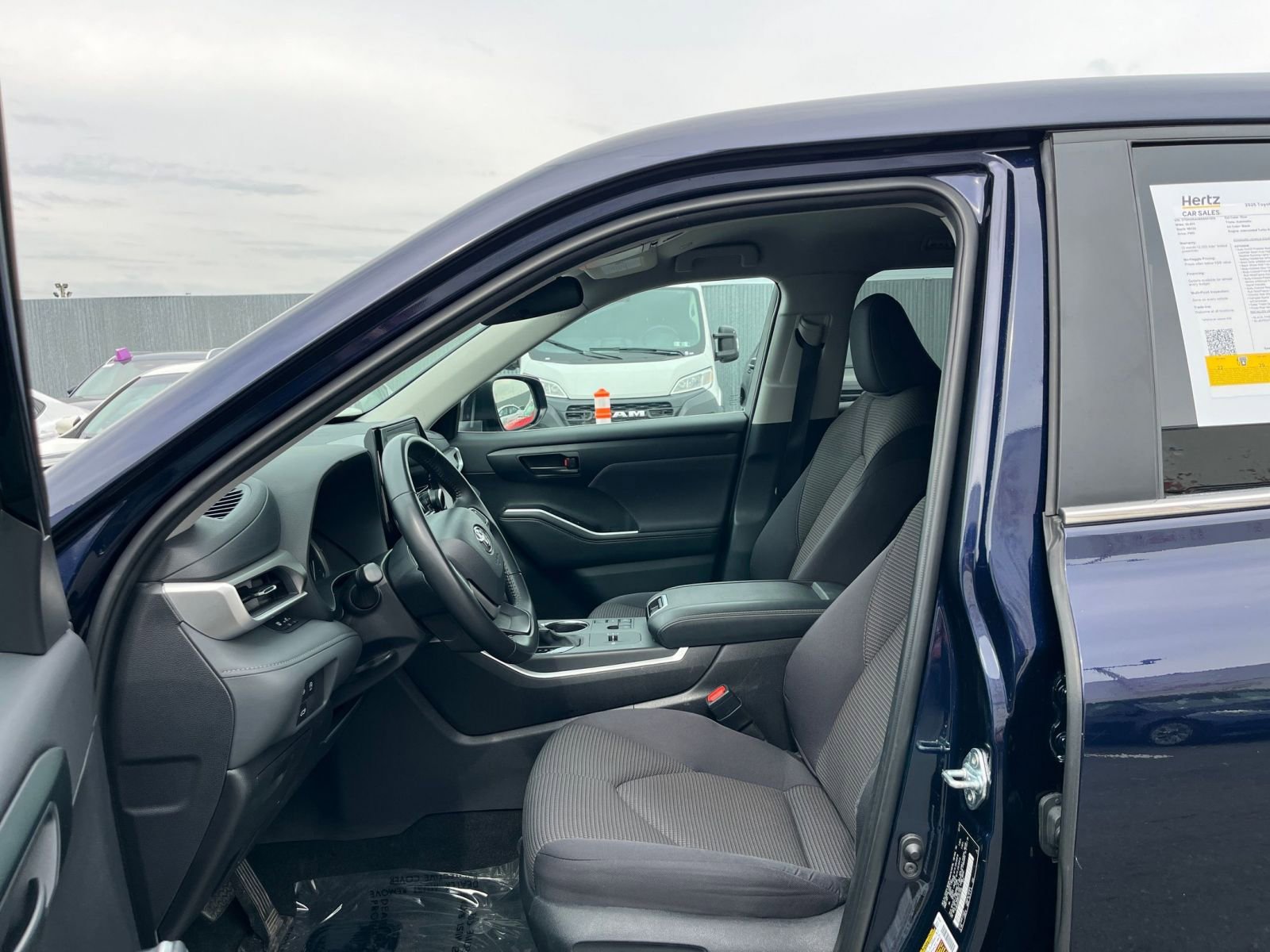 Used 2025 Toyota Highlander LE FWD image 28
