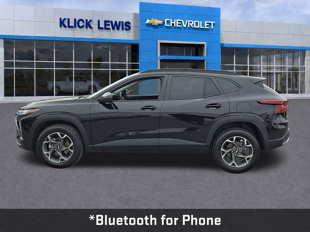 Used 2024 Chevrolet Trax LT w/ Driver Confidence Package image 4