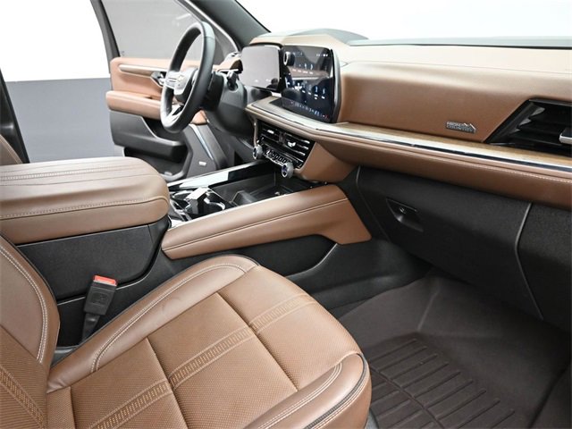 Used 2025 Chevrolet Suburban High Country w/ LPO, Illumination Package image 22