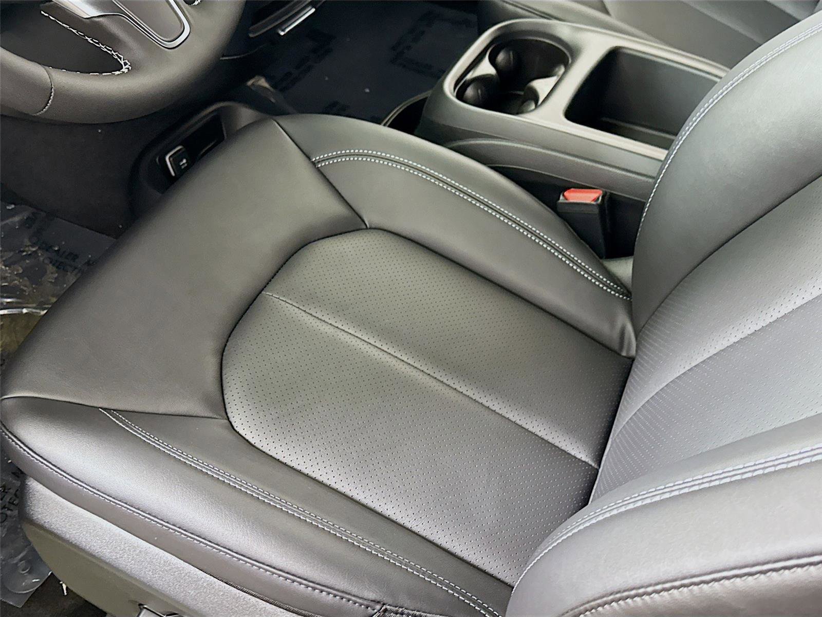 New 2026 Chrysler Pacifica Select FWD image 12