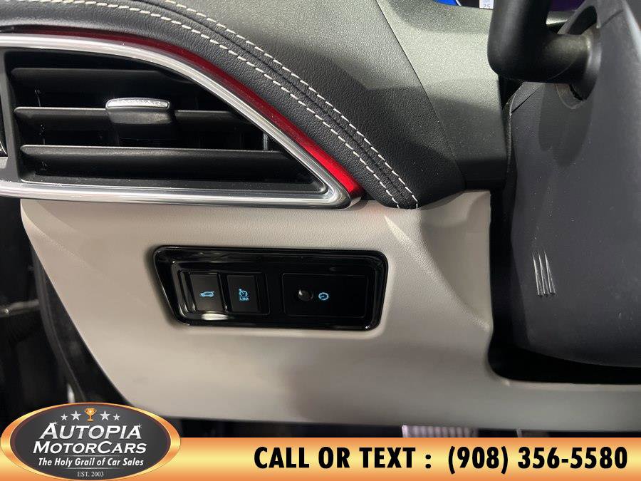 Used 2020 Jaguar F-PACE SVR image 30