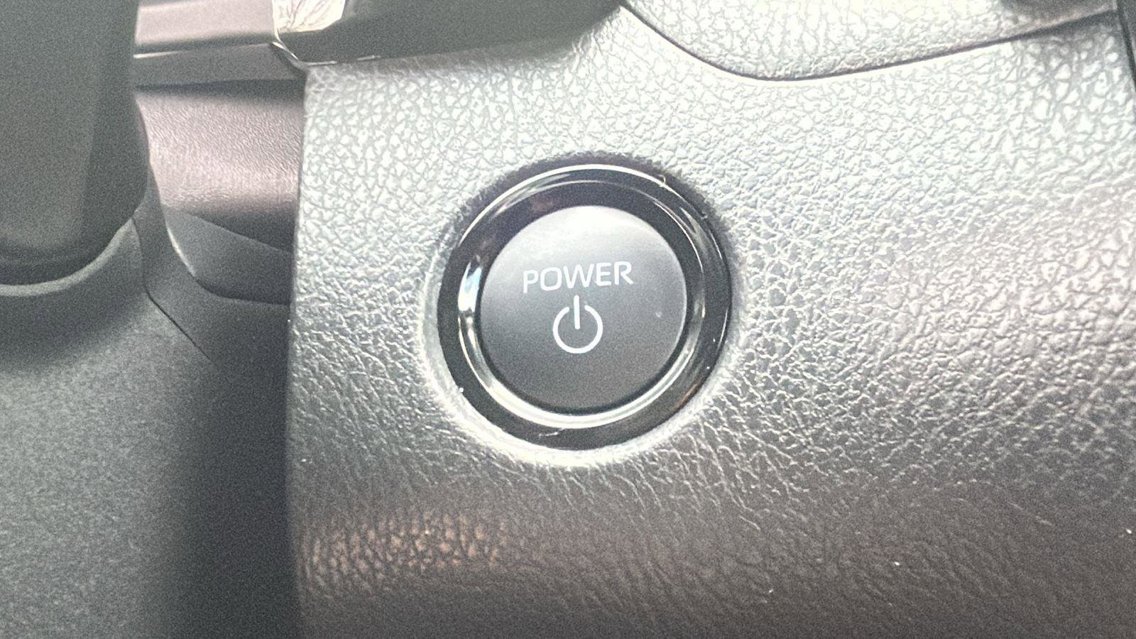 Used 2025 Toyota Camry SE w/ Convenience Package image 25