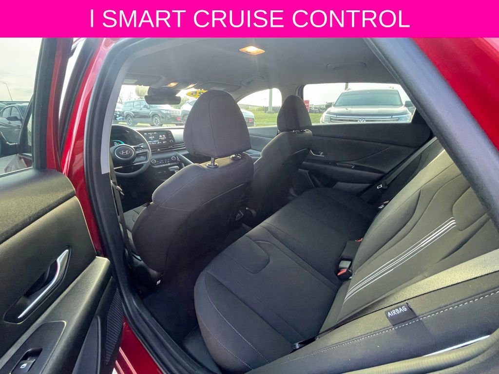 Used 2025 Hyundai Elantra Blue image 18