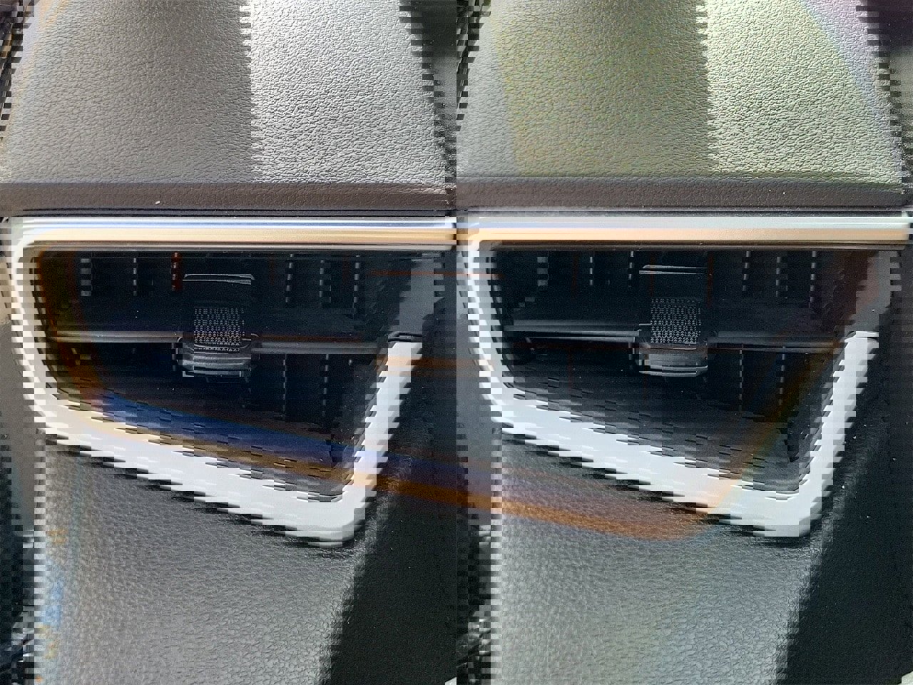 Used 2022 Toyota Corolla LE image 30