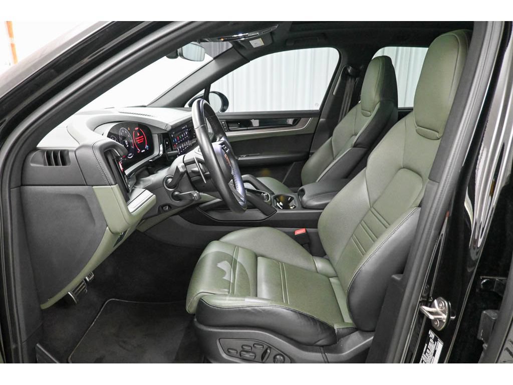 Used 2024 Porsche Cayenne S AWD/4WD image 41