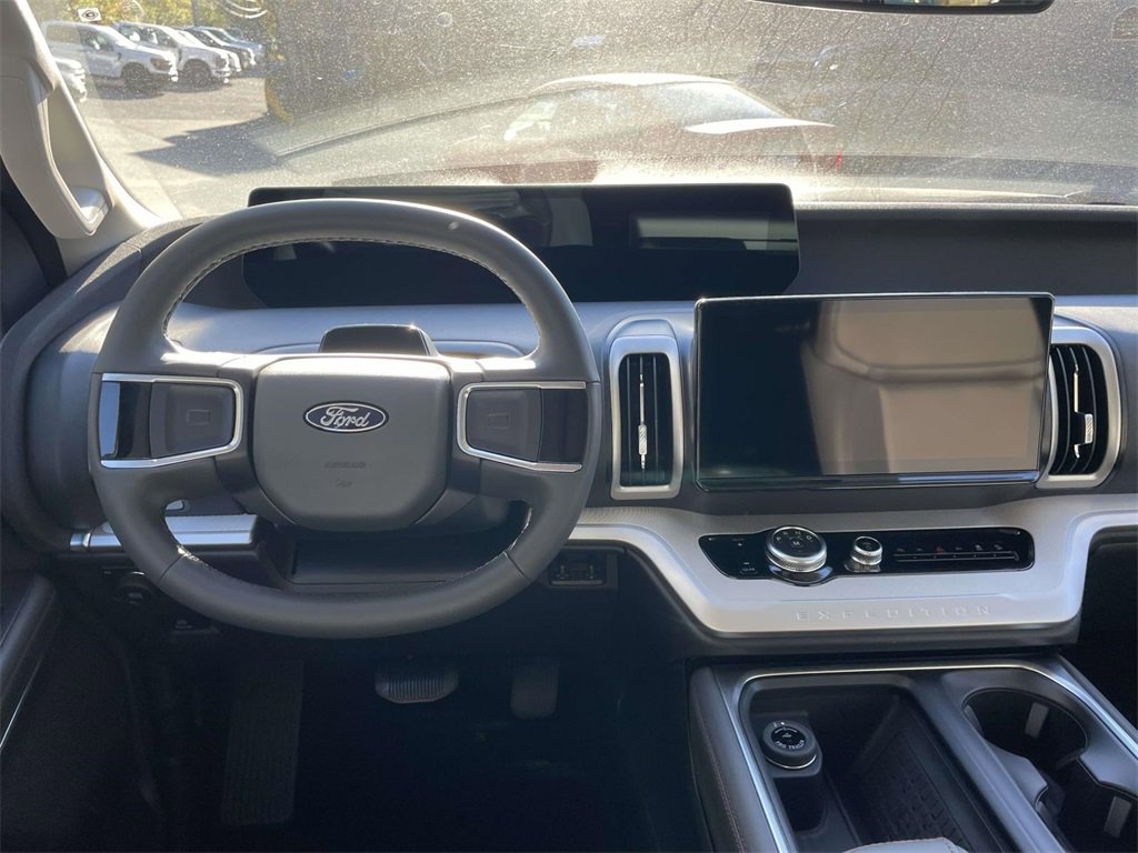 New 2025 Ford Expedition Active image 12
