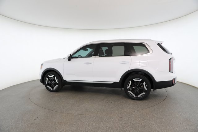Used 2023 Kia Telluride EX w/ EX Captain's Chair Package image 8