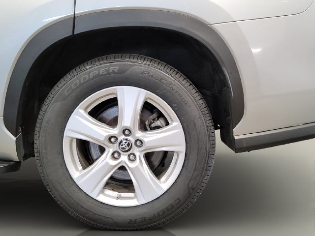 Used 2023 Toyota Highlander L FWD image 41