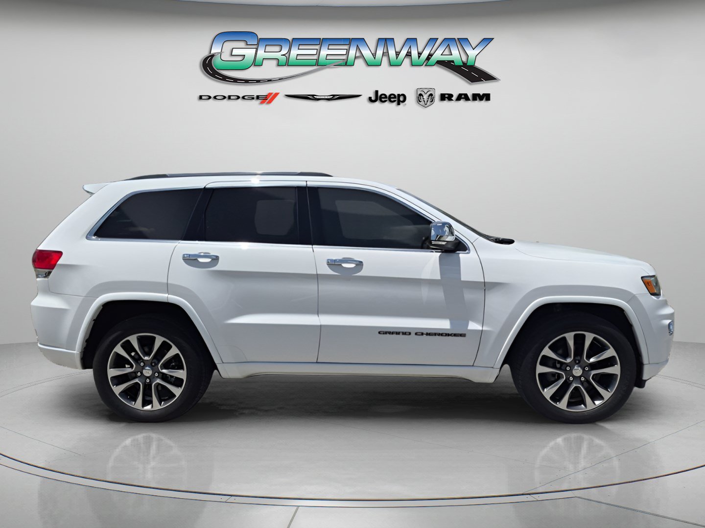 Used 2017 Jeep Grand Cherokee Overland RWD image 4