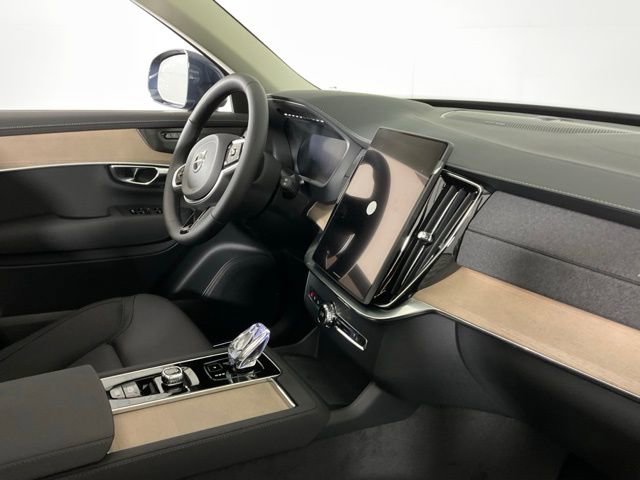 New 2026 Volvo XC90 B5 Plus image 32
