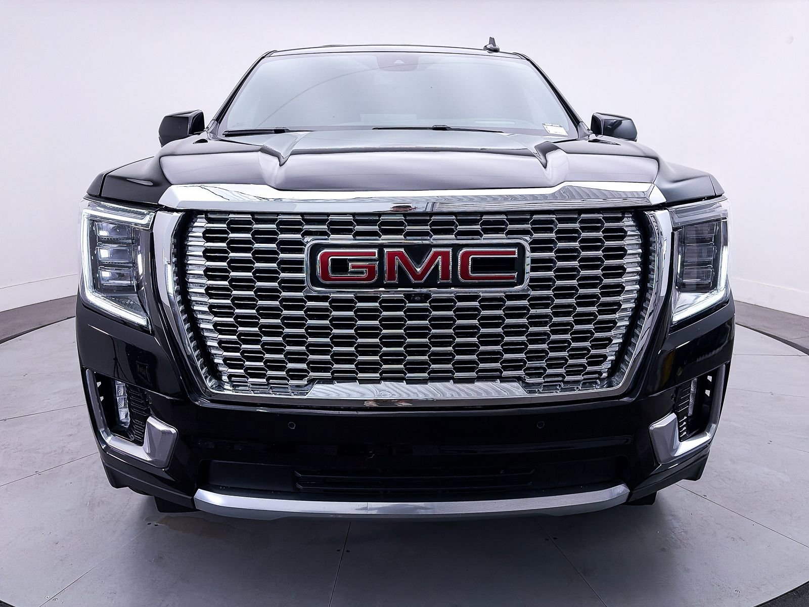 Used 2023 GMC Yukon XL Denali AWD/4WD image 13
