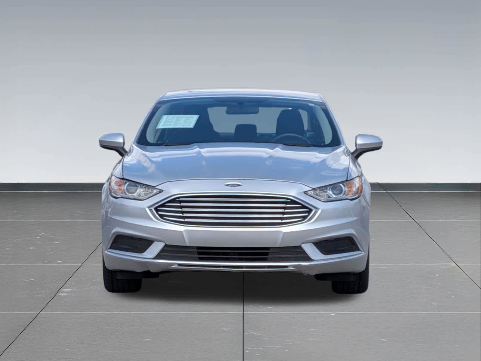 Used 2018 Ford Fusion SE w/ Fusion SE Technology Package FWD image 8
