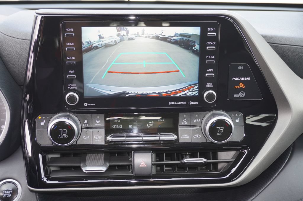 Used 2020 Toyota Highlander XLE FWD image 18