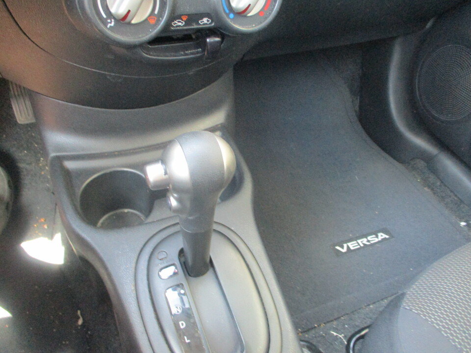 Used 2013 Nissan Versa SV w/ Convenience Pkg FWD image 34