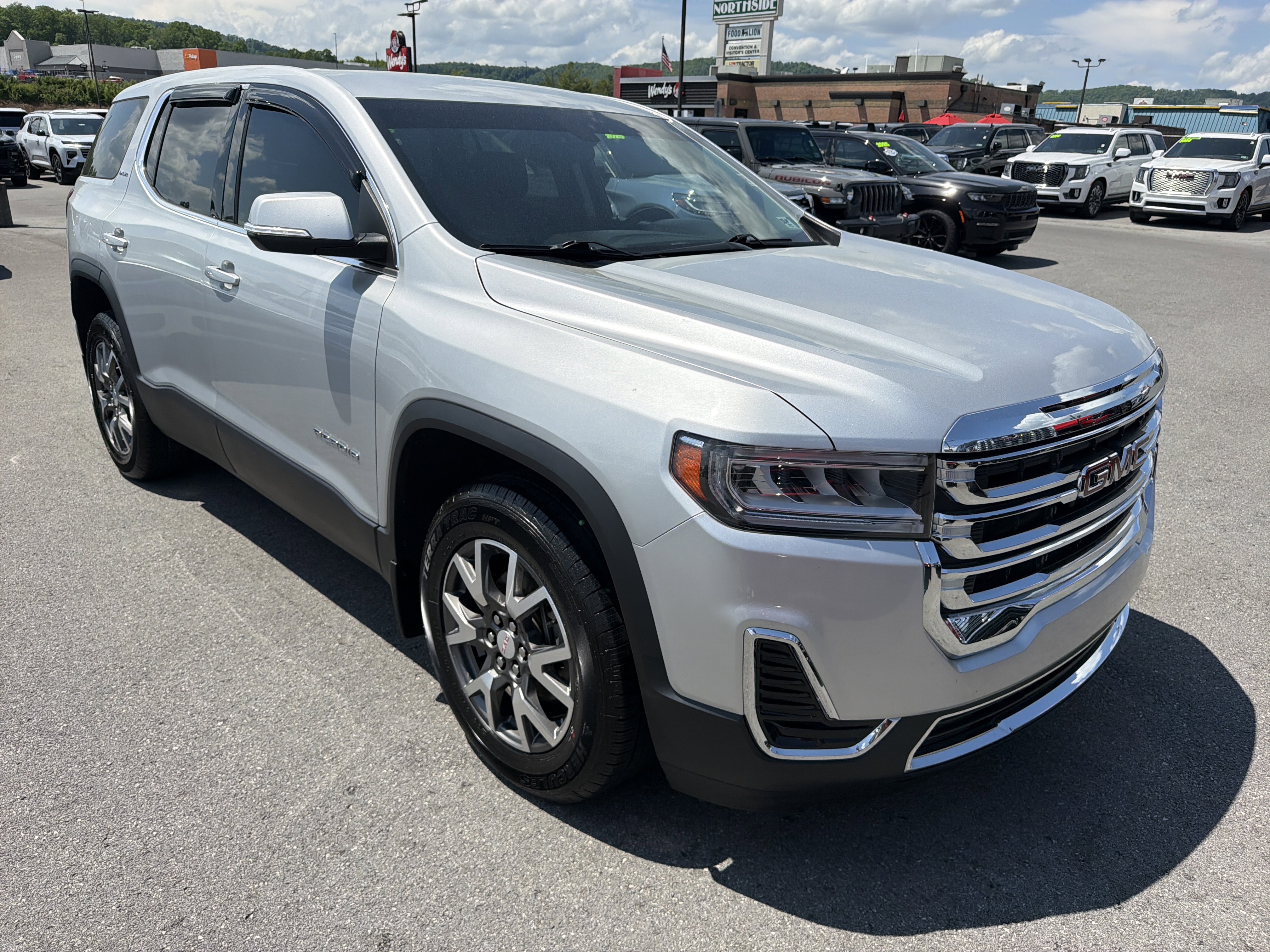 Used 2020 GMC Acadia SLE AWD/4WD image 3