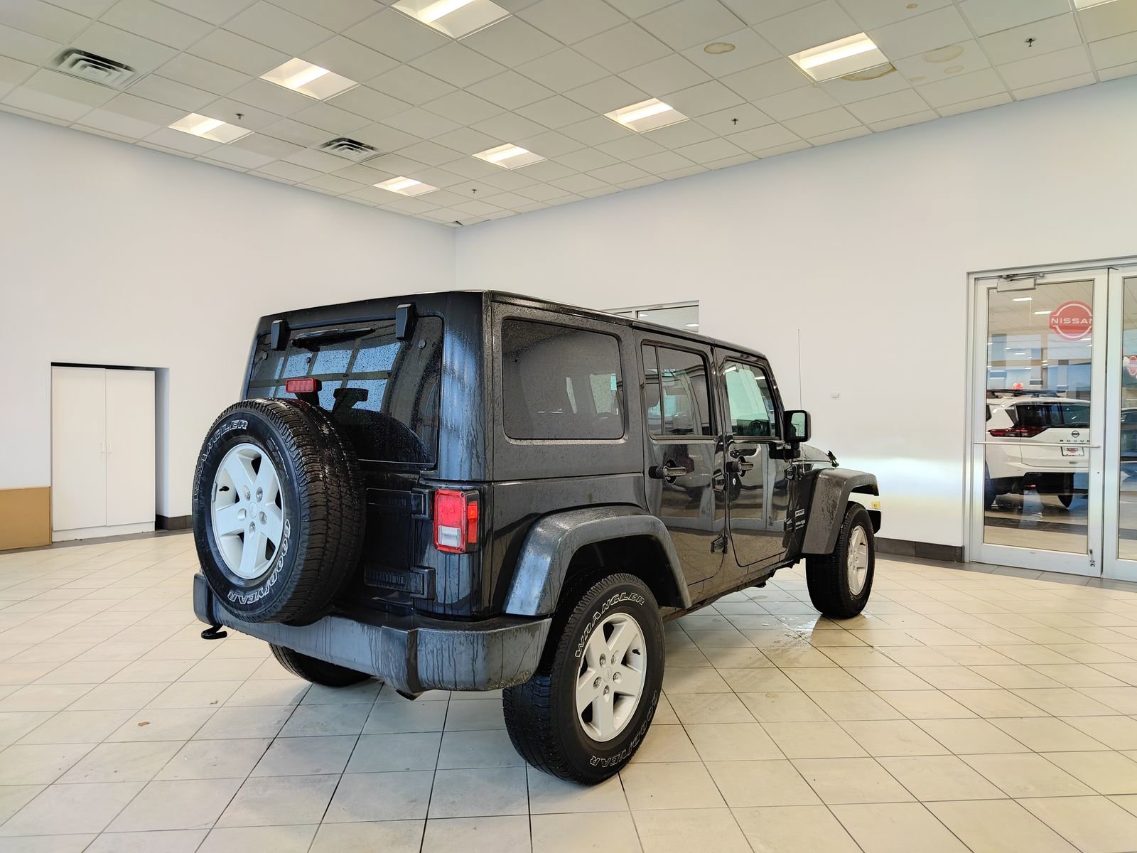 Used 2018 Jeep Wrangler Unlimited Sport S AWD/4WD image 3