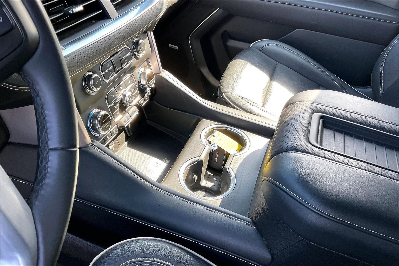 Used 2024 GMC Yukon XL SLT image 18
