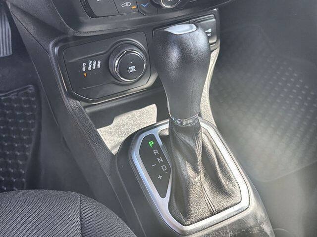 Used 2023 Jeep Renegade Latitude AWD/4WD image 15