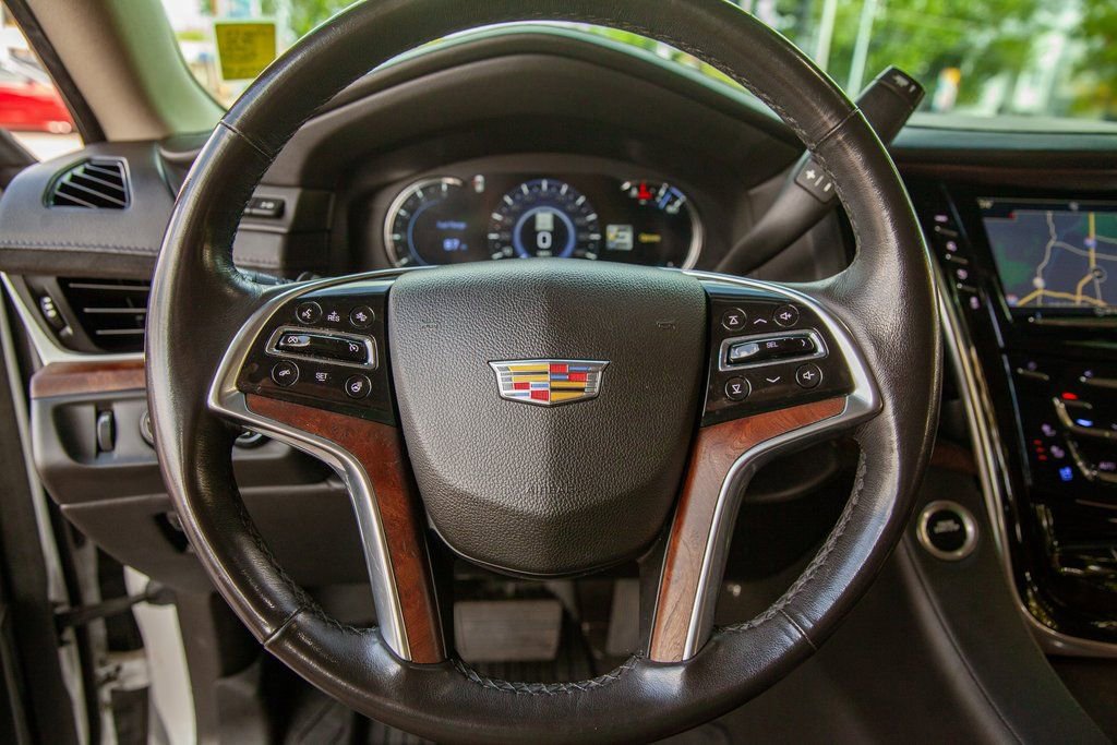 Used 2020 Cadillac Escalade Premium Luxury image 16