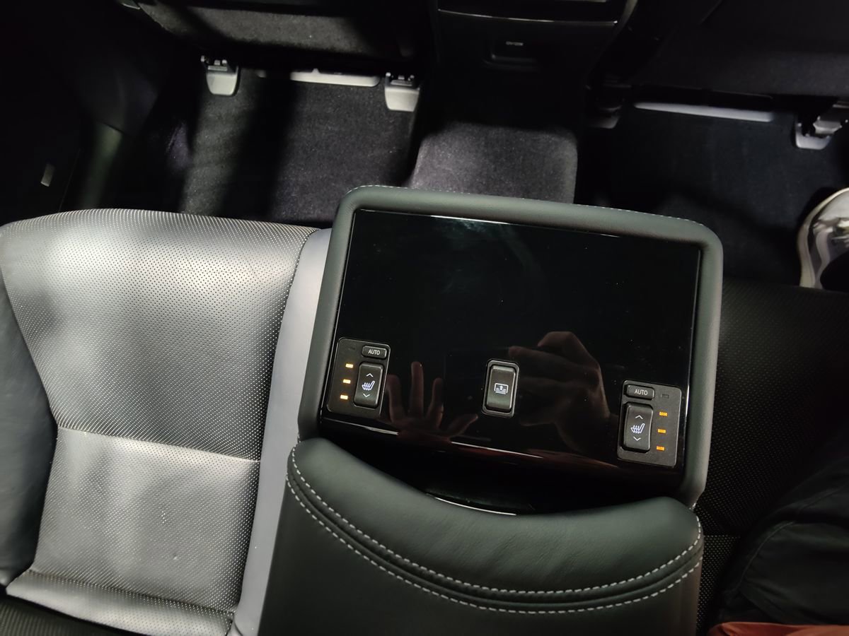 Used 2016 Lexus LS 460 AWD image 23